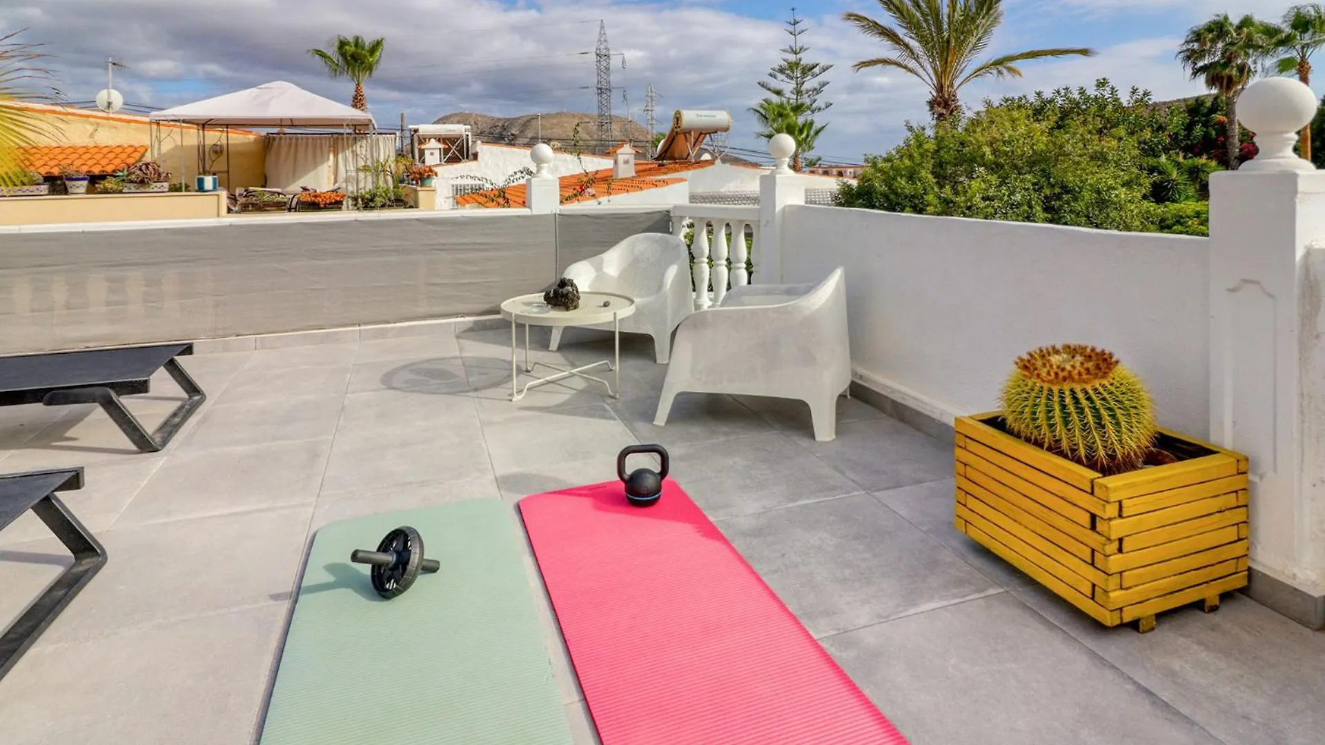 Family Villa With Terrace, Hot Tub, Pool, View And Grill In Chayofa