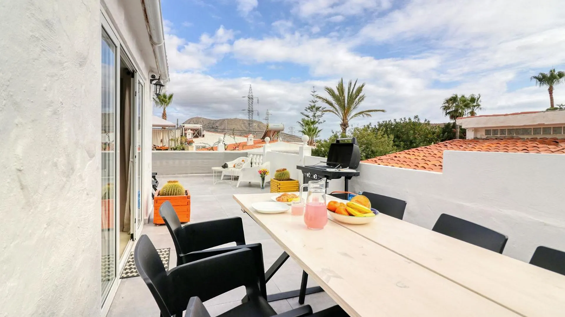 Family Villa With Terrace, Hot Tub, Pool, View And Grill In Chayofa