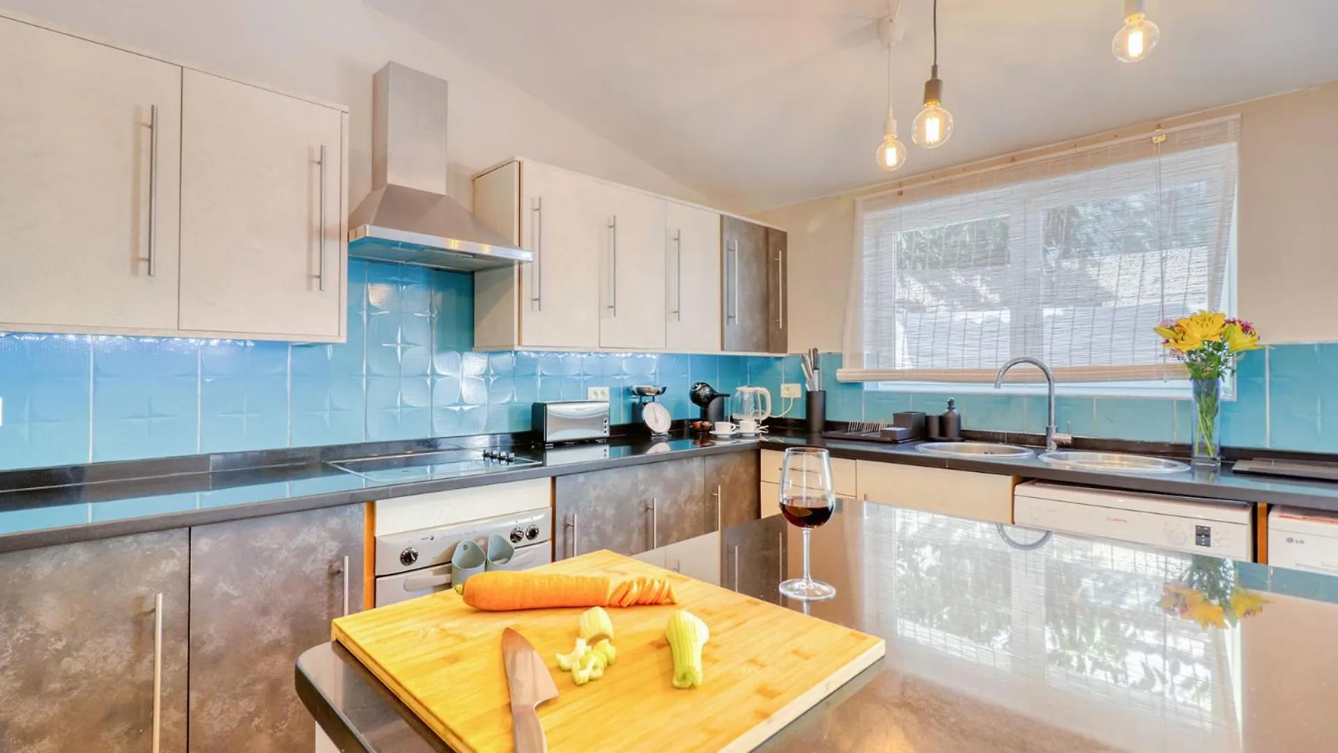 Family Villa With Terrace, Hot Tub, Pool, View And Grill In Chayofa