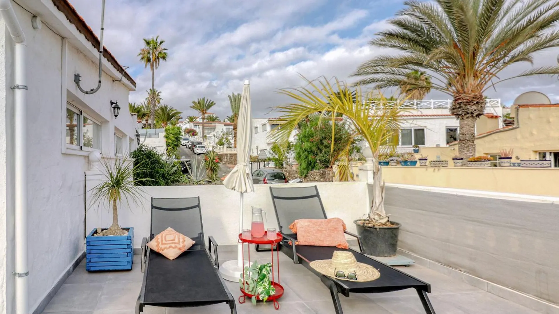 Family Villa With Terrace, Hot Tub, Pool, View And Grill In Chayofa